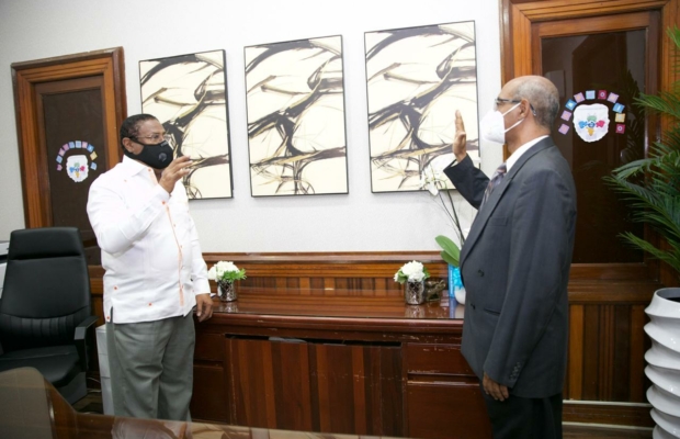 SRSM posesiona directores Hospitales Municipales Las Caobas y Engombe
