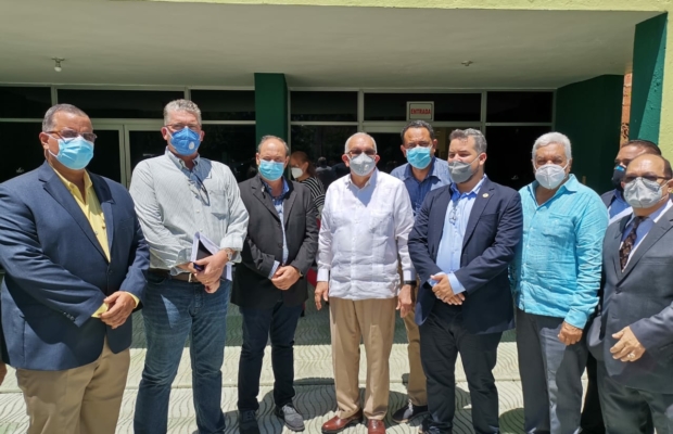 Funcionarios agropecuarios visitan CONFENAGRO
