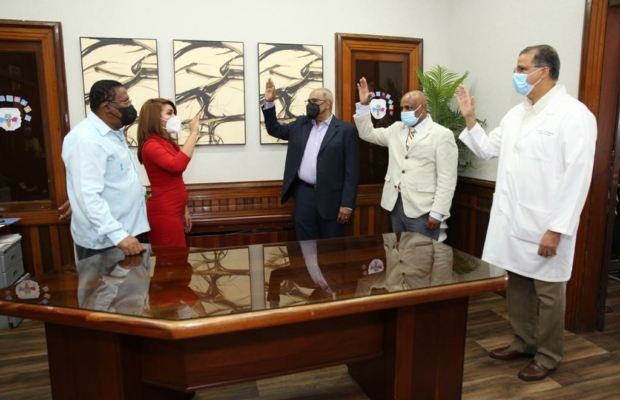 Juramentan directores y subdirectoras hospitales Distrito Nacional y Monte Plata