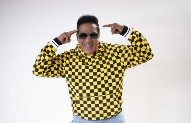 Kinito Méndez estrena “La Vacunilla” para “curar” el Covid-19