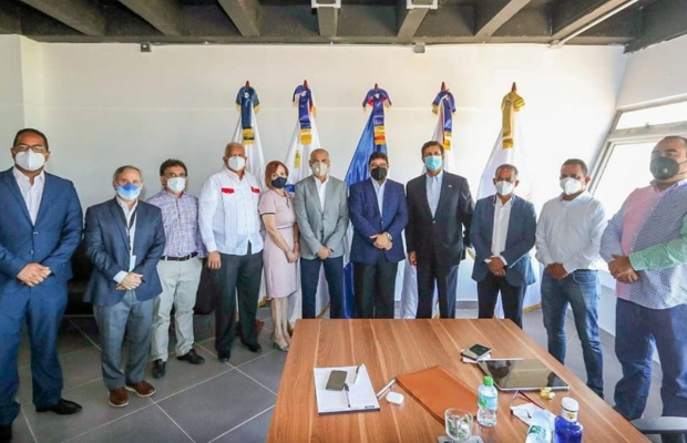 Ministro de Deportes se compromete a diligenciar apertura del fútbol