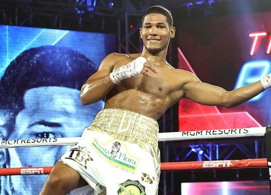 Elvis Rodríguez noquea a Cameron Krael en Burbuja Top Rank