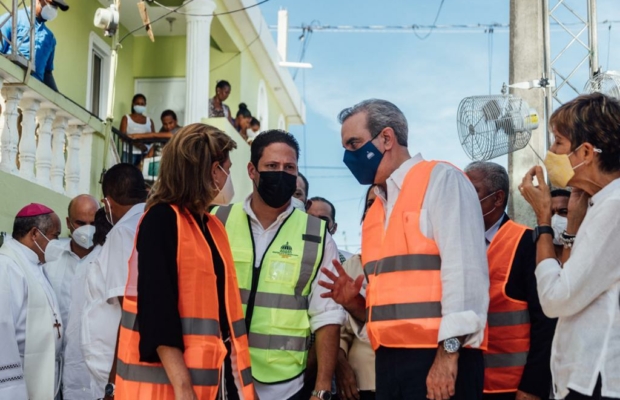Dominicana se reconstruye en Playa Oeste, Puerto Plata