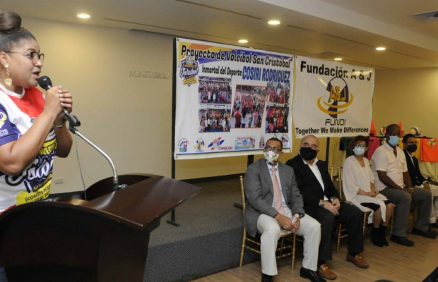 Cosiris Rodríguez lanza el proyecto de voleibol San Cristóbal