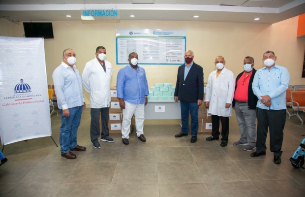 Gabinete de Política Social entrega sillas de ruedas y mascarillas al Hospital Darío Contreras