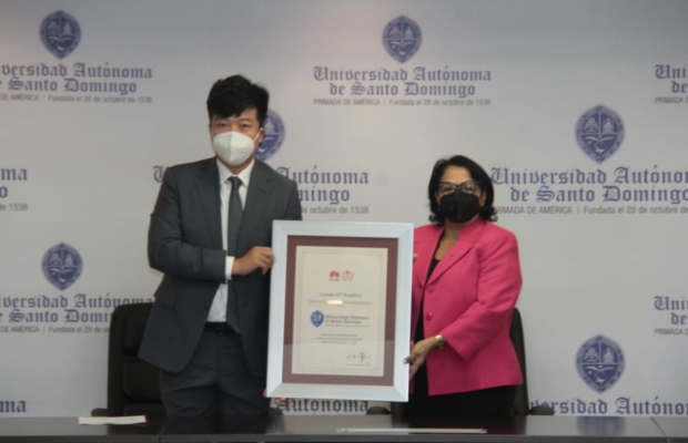 Certifican a la UASD como “Academia de TICS de HUAWEI”