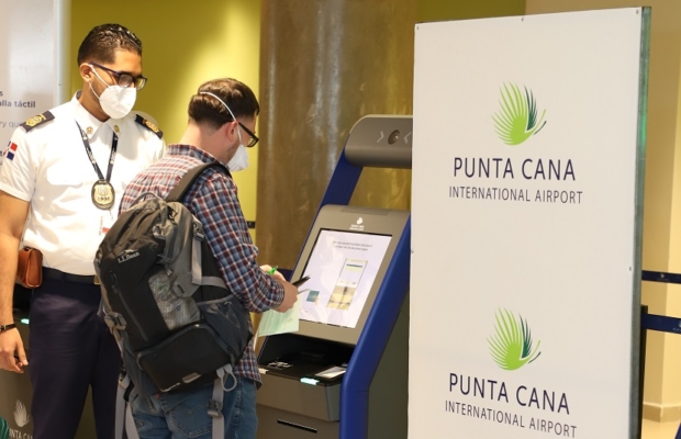 Aeropuerto Punta Cana instala control migratorio automatizado