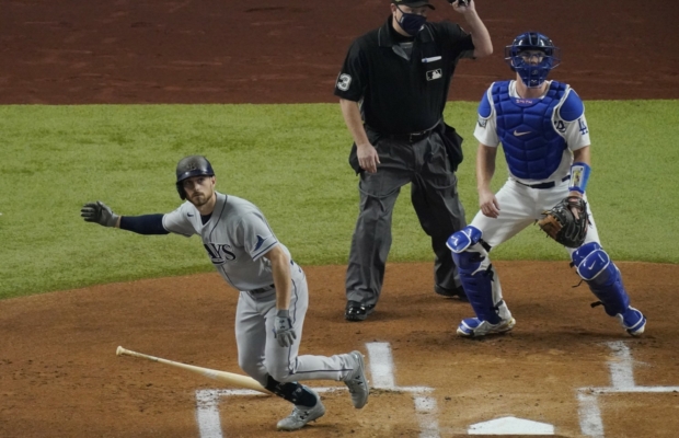 Brandon Lowe pega dos jonrones y ayuda a los Rays empatar serie mudial frente Dodgers