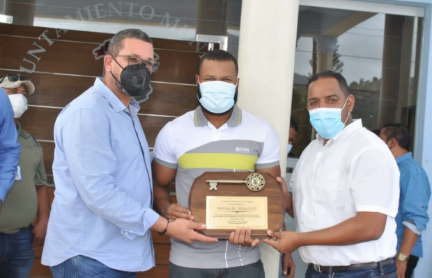 Ayuntamiento de Villa Altagracia reconoce a Manuel Margot