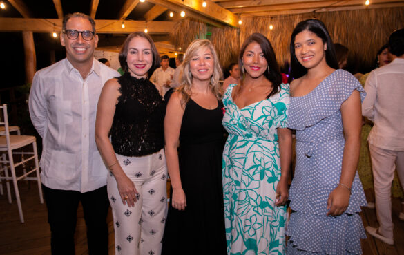 Christian Garrido, Karla Alonso, Elsa Ramírez, Yikaury Maria y Jessica Mejía.