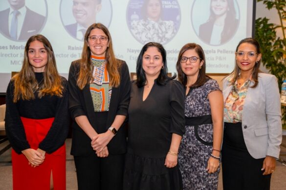 DSC06484 Yrma Guaschino, Daniela Rodriguez, Yanina Espinal, Lillyanna Grullon y Denis Delgado.