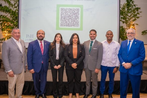 DSC06635 ojo principal. Ricardo Pellerano, Ramón Pérez Fermín, Mariangela Pellerano, Nayensky Concepción, Rainier Mallol, Ulises Morlas y Vitelio Mejia.