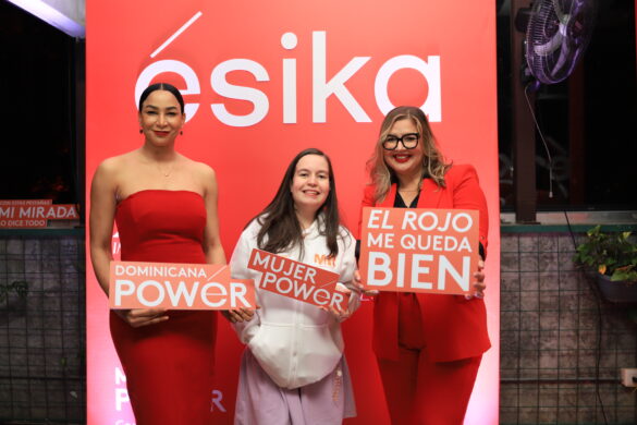 Foto 1 -Milagros Cabral – Katherine Motika- Jhoanna Freites -Directora General Belcorp (1)