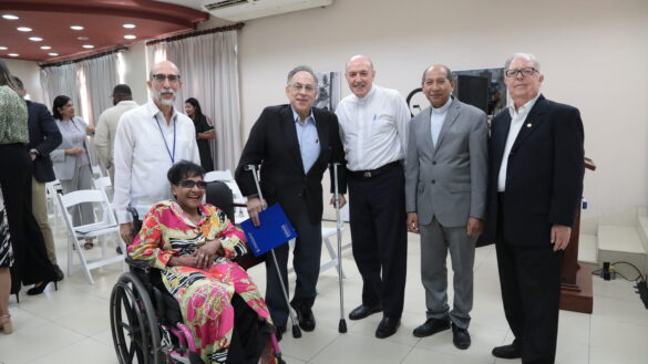 Ramón Mena, Cristina Francisco, padre Eulogio Castaño Hernández, reverendo Sandino Sánchez y José Espaillat.