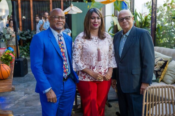 Osvaldo Cabrera, Victoria Burgos y José Alfredo Rizek.