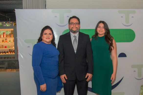 1 Minerva Veloz, Ravel Pérez y Geogina Veloz.