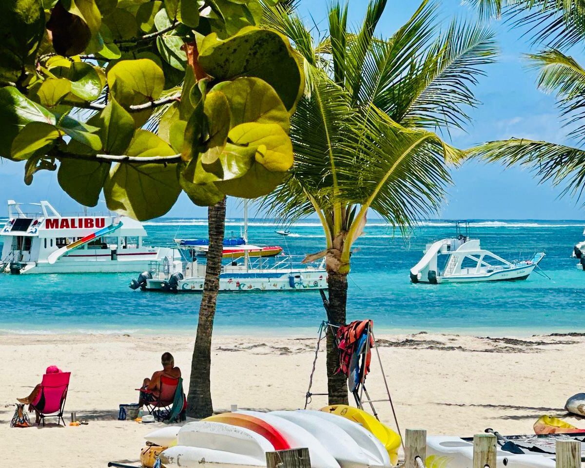 Adompretur exhorta regular el caos marítimo en playa de Bávaro