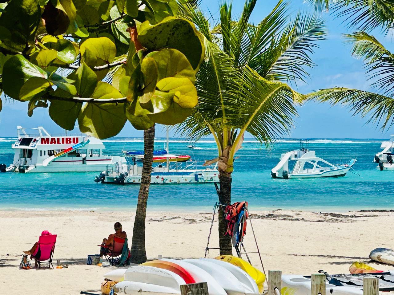 Adompretur exhorta regular el caos marítimo en playa de Bávaro