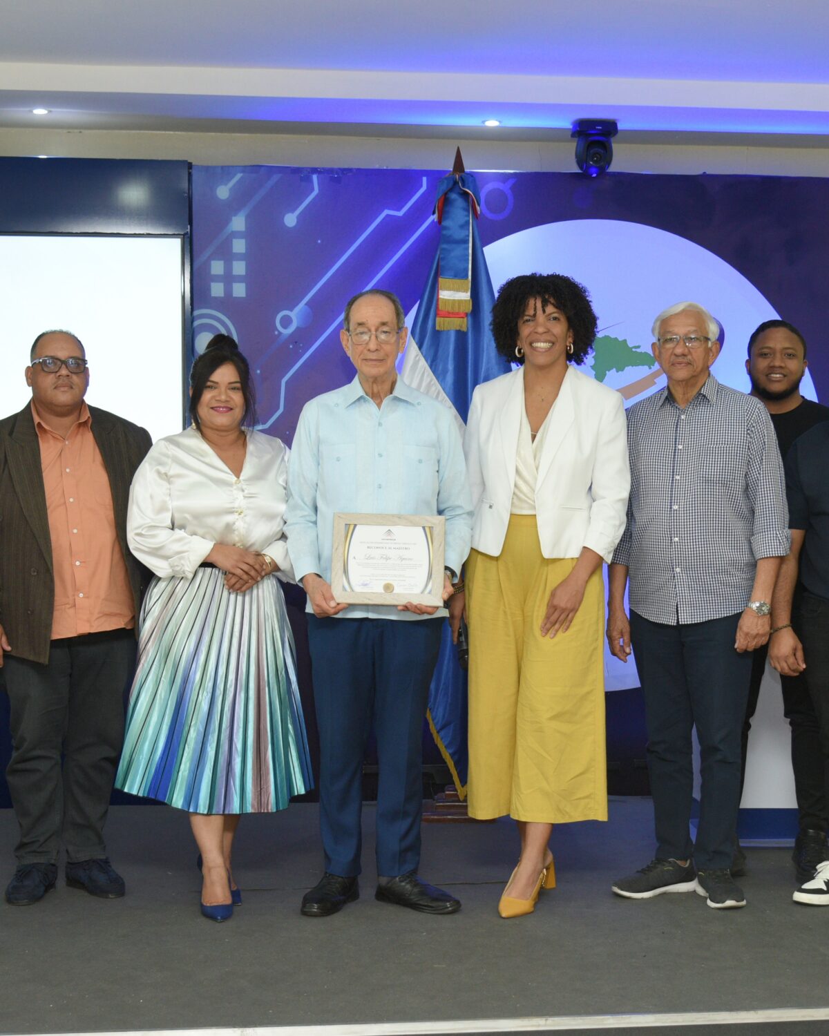 Luis Felipe Aquino ofrece cátedra sobre la evolución del turismo en encuentro de Adompretur