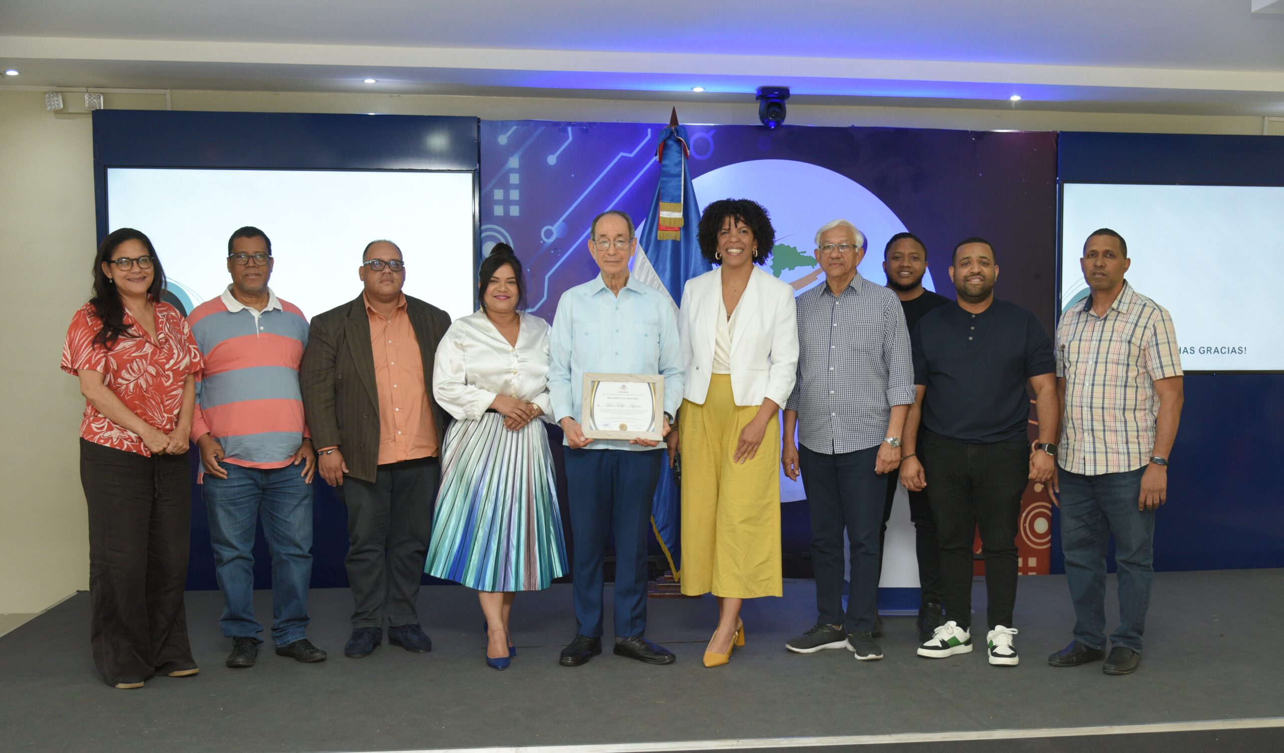 Luis Felipe Aquino ofrece cátedra sobre la evolución del turismo en encuentro de Adompretur