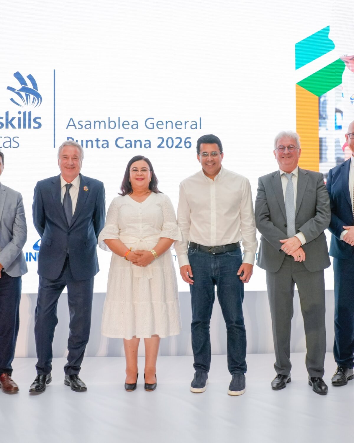 Collado destaca formación técnica como pilar del crecimiento turístico en cumbre internacional en Punta Cana