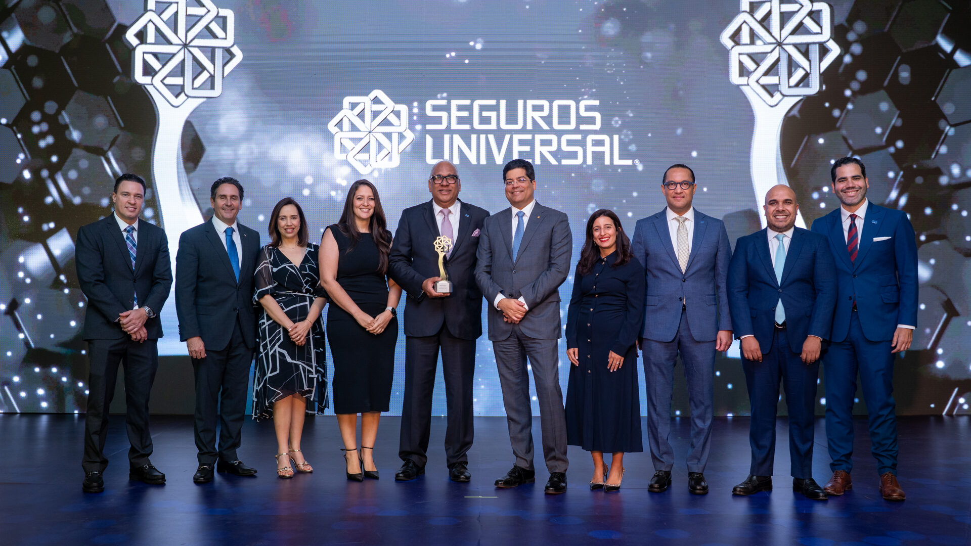 Seguros Universal reconoce a sus corredores más destacados del 2025