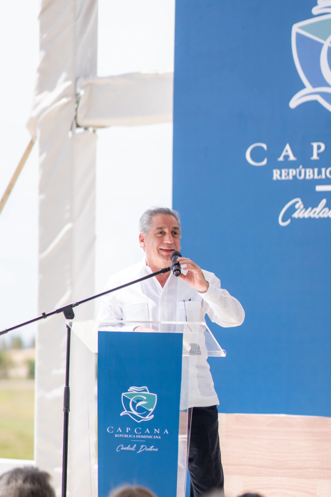 Hazoury apuesta por la unidad y posiciona al turismo como escudo económico ante la crisis global