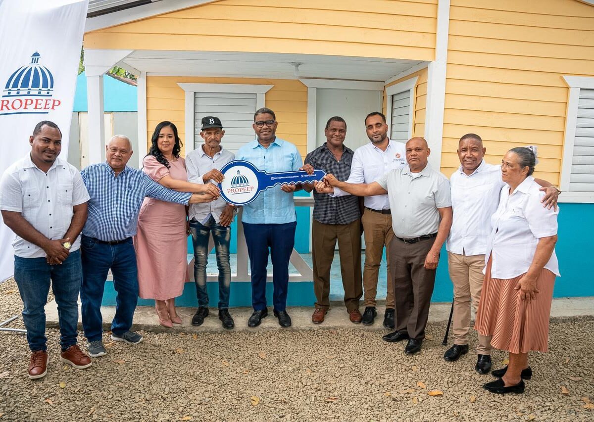 Propeep construye viviendas a dos familias en condiciones vulnerables en Piña Vieja y Comedero Arriba de Cotuí