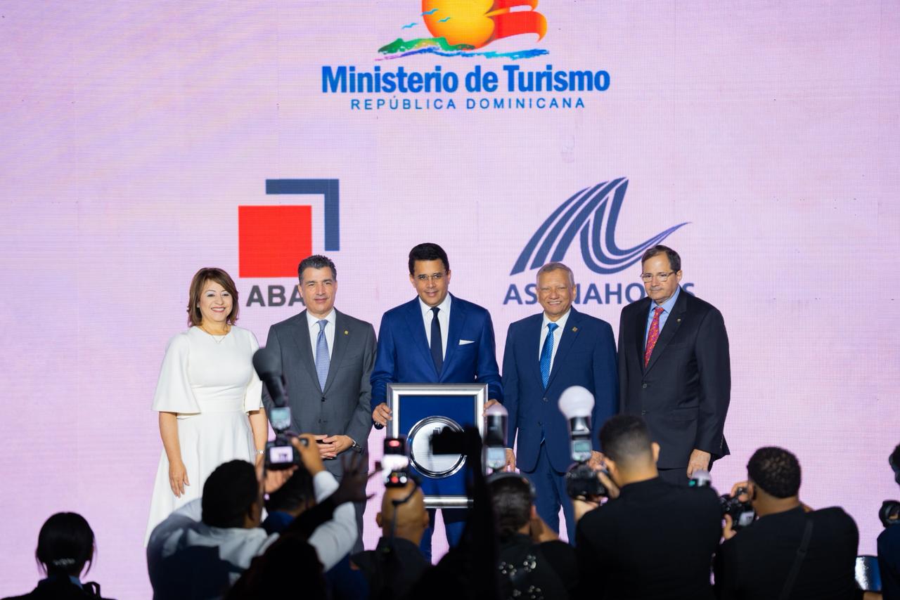 ABA reconoce liderazgo de David Collado por su impacto en el desarrollo del turismo dominicano