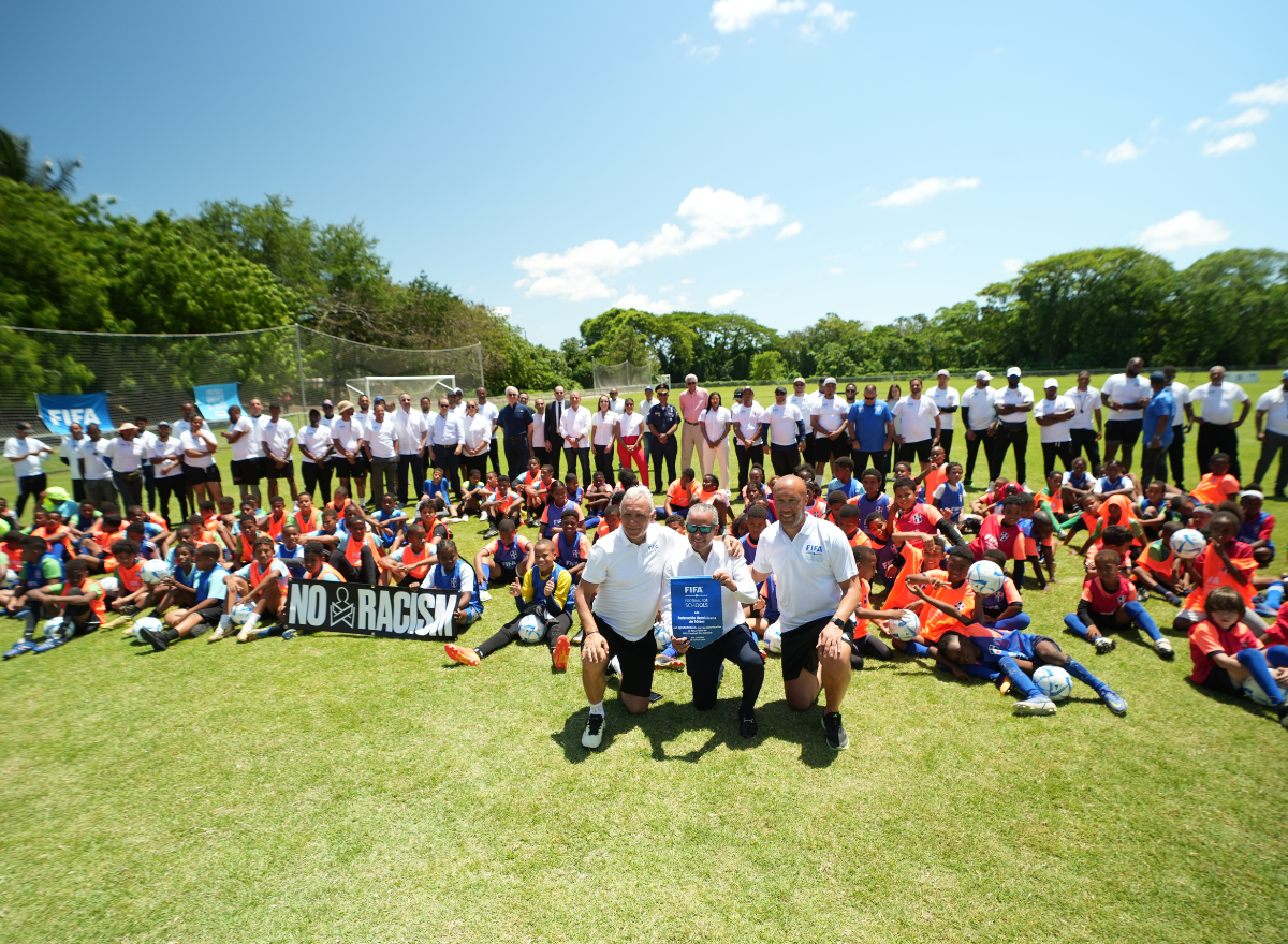 Celebrado por todo lo alto el lanzamiento del programa FIFA Football for Schools en República Dominicana