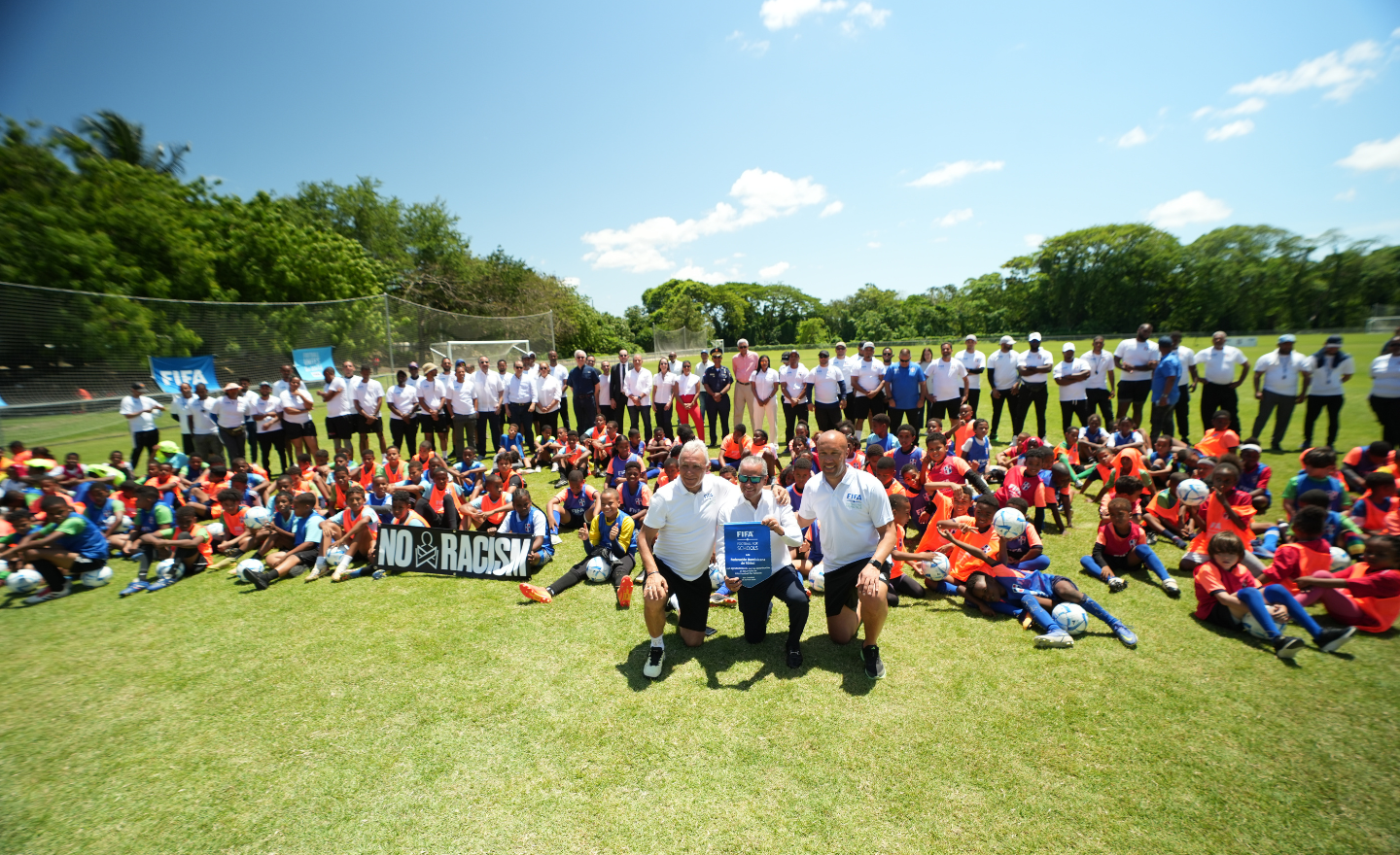 Celebrado por todo lo alto el lanzamiento del programa FIFA Football for Schools en República Dominicana