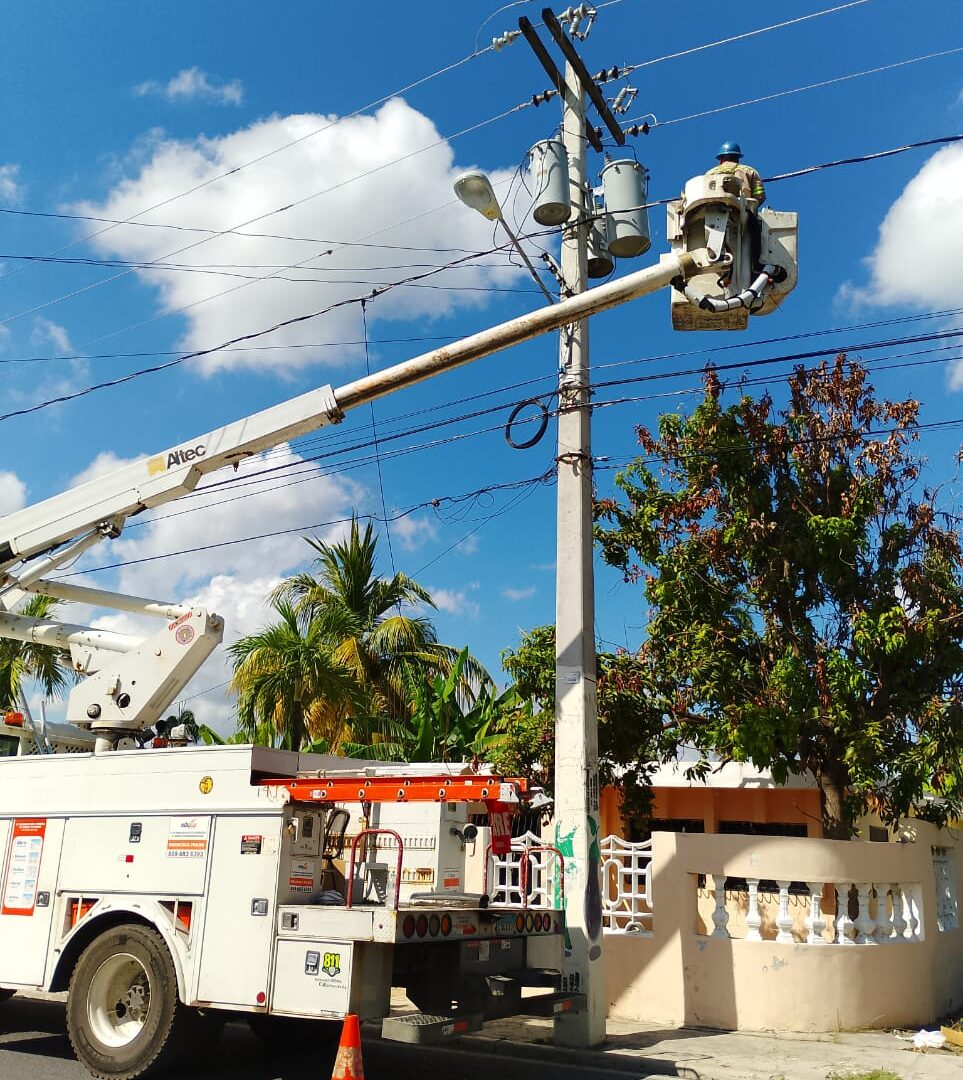 Edesur pone en servicio más de 2,000 lámparas y mejora iluminación en municipios y distritos municipales