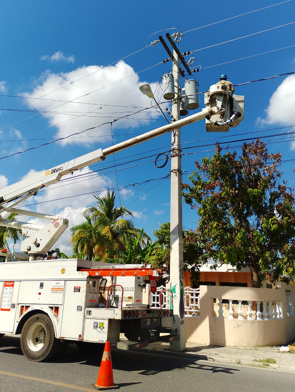 Edesur pone en servicio más de 2,000 lámparas y mejora iluminación en municipios y distritos municipales