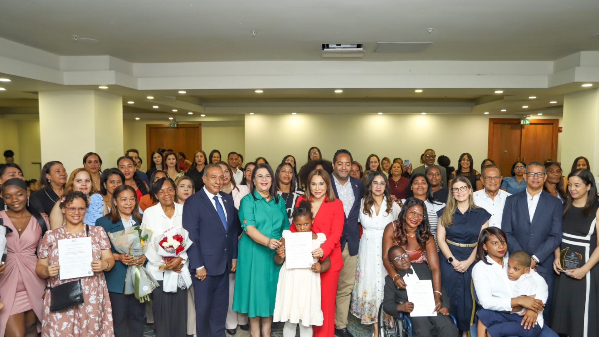 Supérate impulsa formación en cuidados inclusivos y gradúa a padres de niños con discapacidad