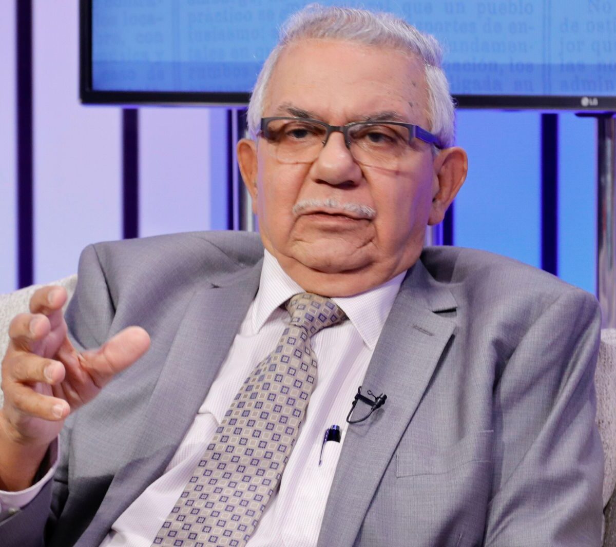 Arismendi Díaz Santana alerta sobre sobrediagnósticos y gastos innecesarios que afectan el sistema de salud