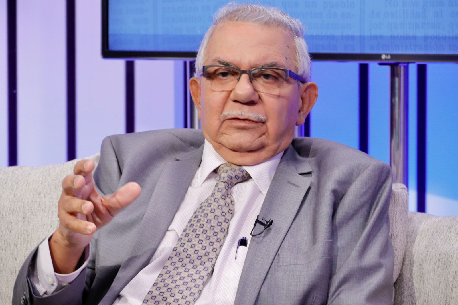 Arismendi Díaz Santana alerta sobre sobrediagnósticos y gastos innecesarios que afectan el sistema de salud