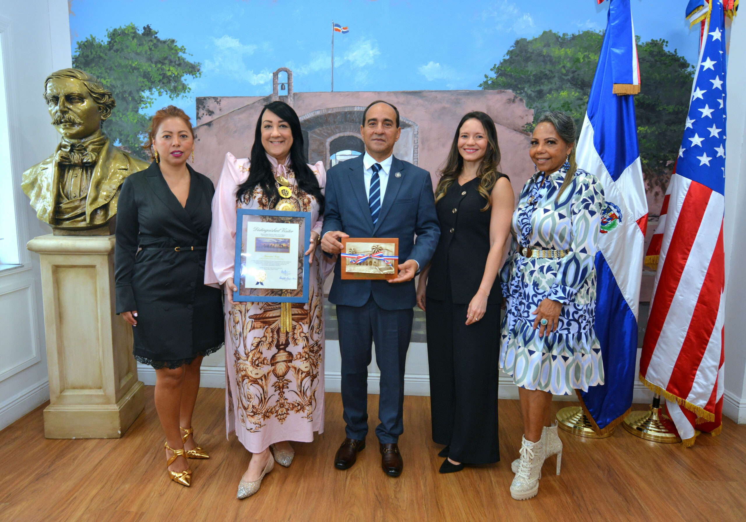 Miami-Dade y Consulado Dominicano reconocen trayectoria internacional de Giannina Azar