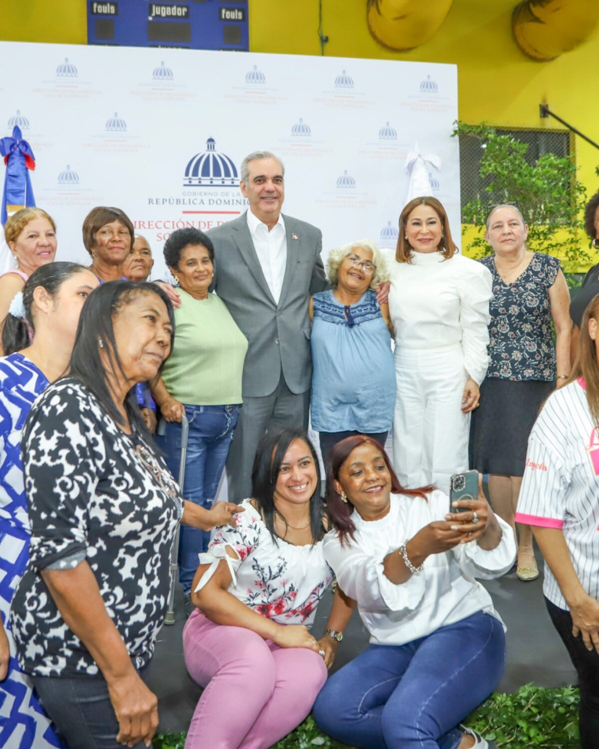 Gobierno inicia entrega de “El Cariñito” para beneficiar a un millón de madres dominicanas