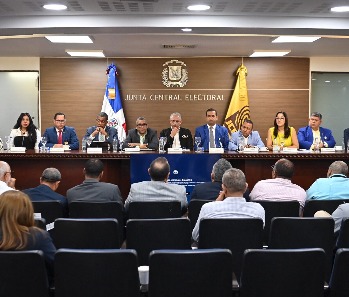 JCE avanza en proceso de nueva cédula y abre fase de revisión con partidos políticos
