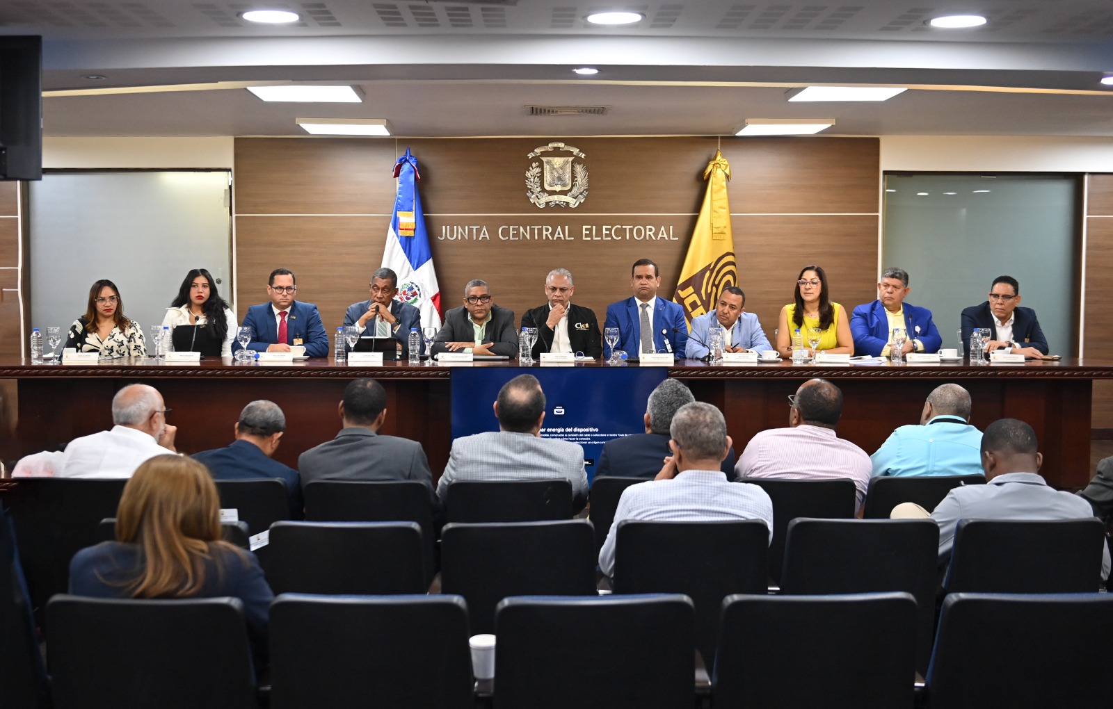 JCE avanza en proceso de nueva cédula y abre fase de revisión con partidos políticos