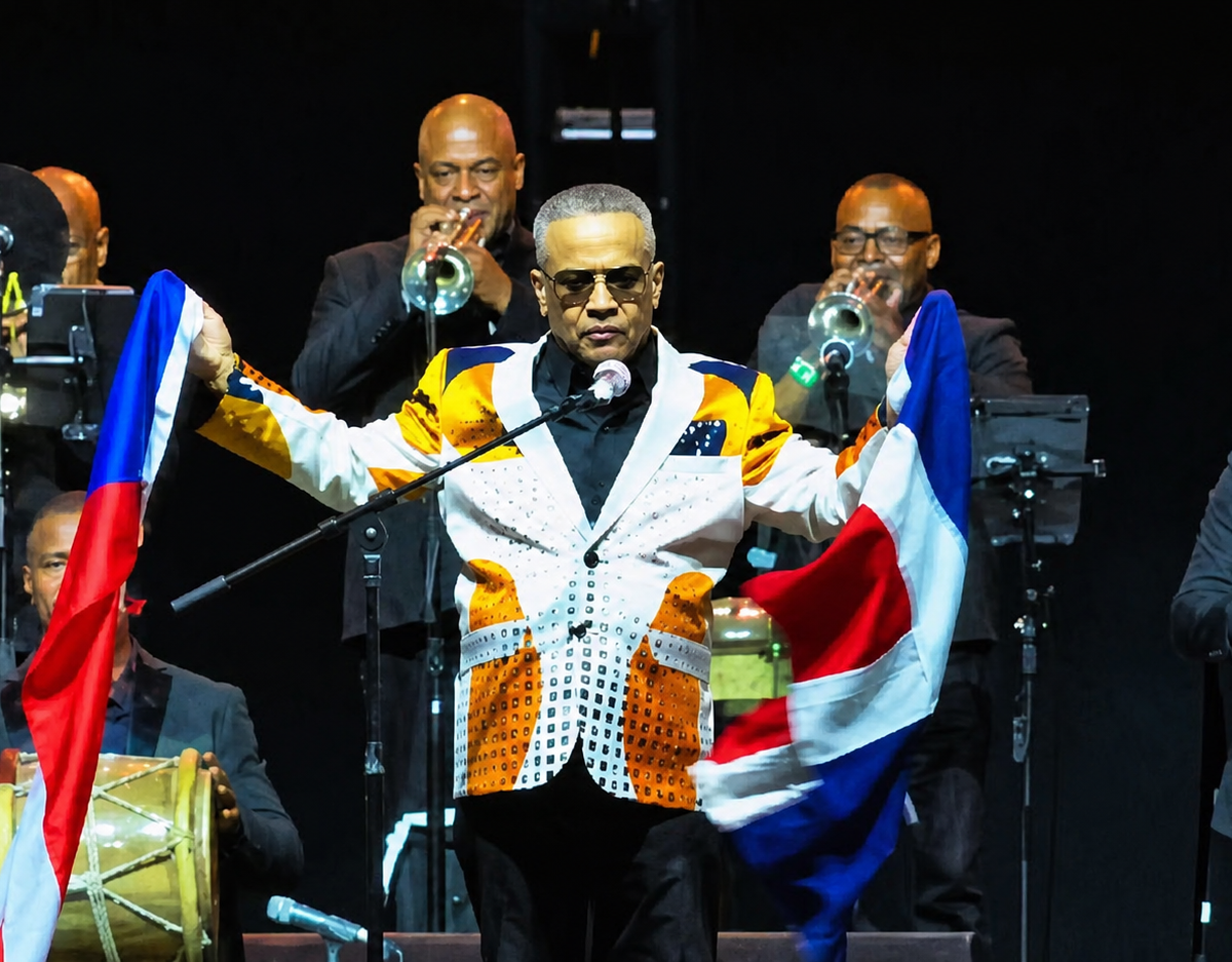 Héctor Acosta conmueve a Puerto Rico con un regreso histórico cargado de fe, música y emoción