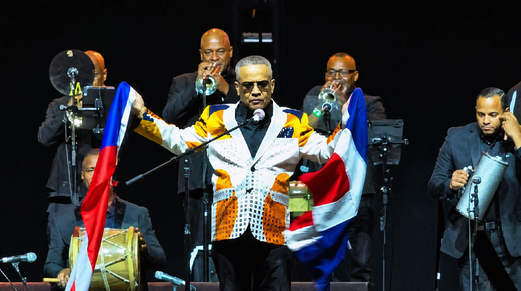Héctor Acosta conmueve a Puerto Rico con un regreso histórico cargado de fe, música y emoción