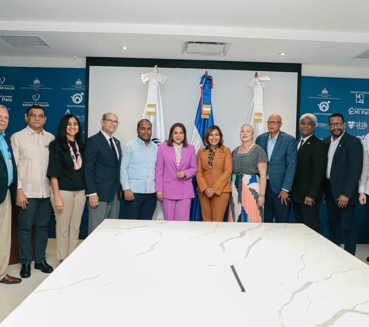 Gobierno fortalece red de protección social con entrega de inmuebles a Supérate