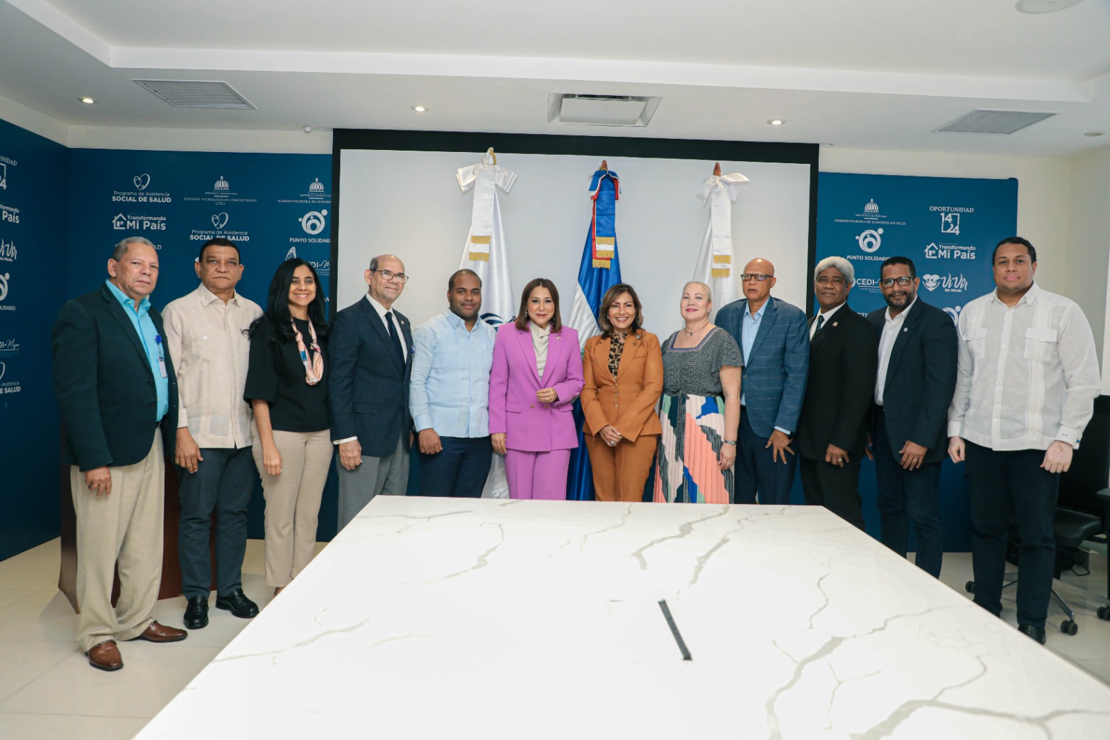 Gobierno fortalece red de protección social con entrega de inmuebles a Supérate