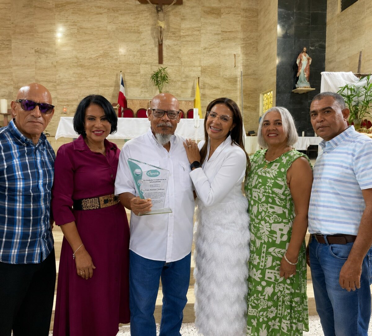 CIPESA reconoce la trayectoria del periodista Luís Moreno Cárdenas por sus aportes al periodismo de salud