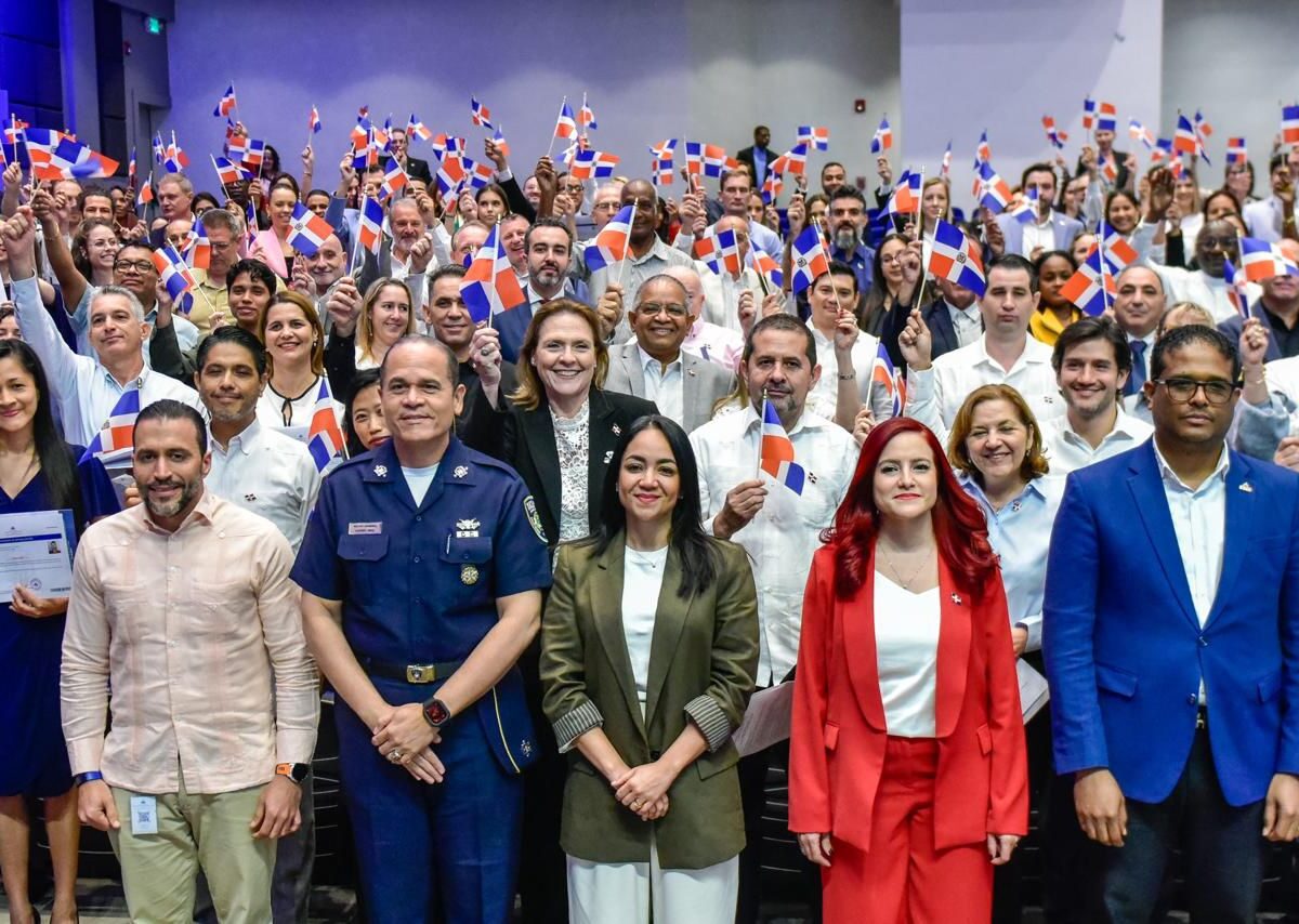 Ministra de Interior y Policía juramenta a 149 de extranjeros que asumen nacionalidad dominicana