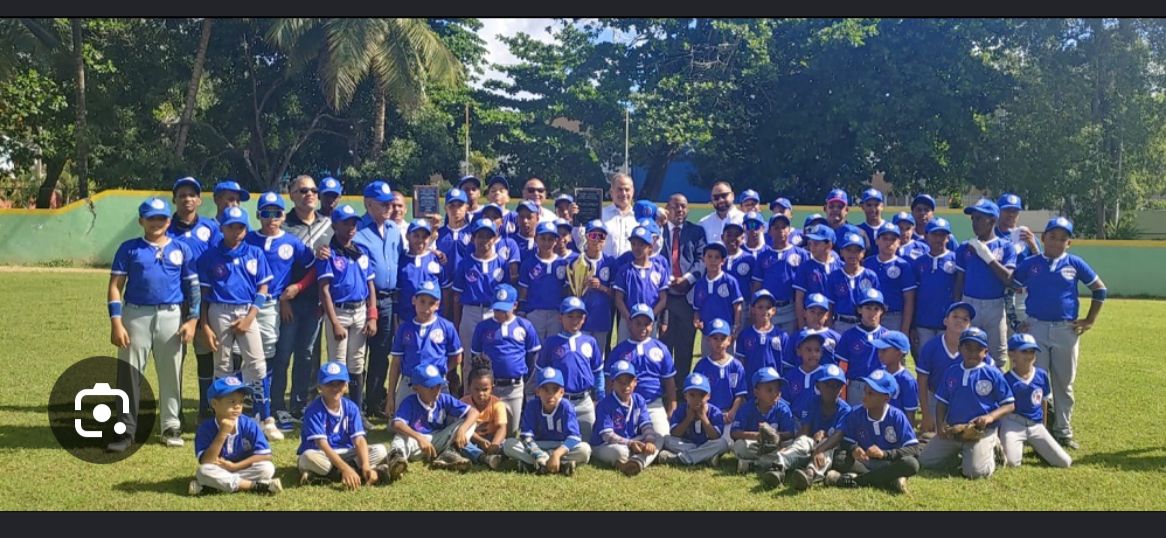 Academia deportiva Luisito Mercedes beca 20 niños de escasos recursos gracias al señor presidente Luis Abinader por la subvención puesta y aumentada