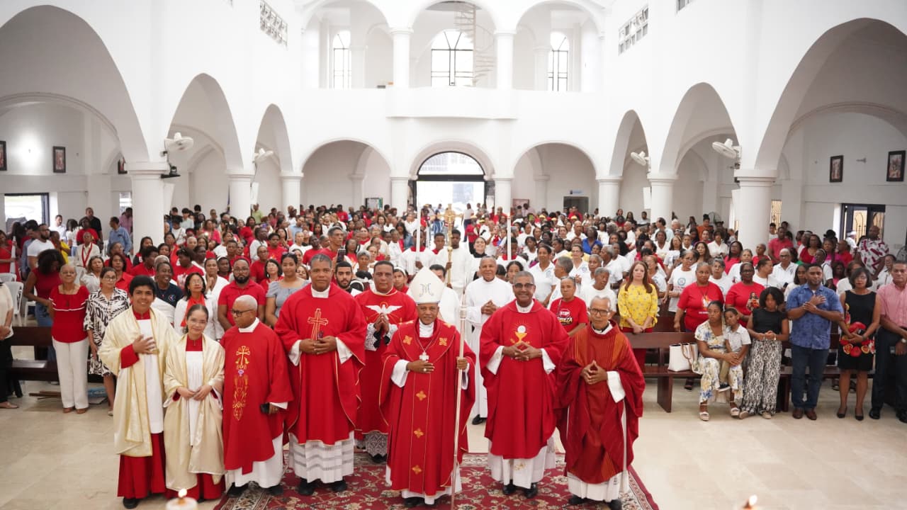 La parroquia San Vicente de Paúl celebra Vigilia de Pentecostés