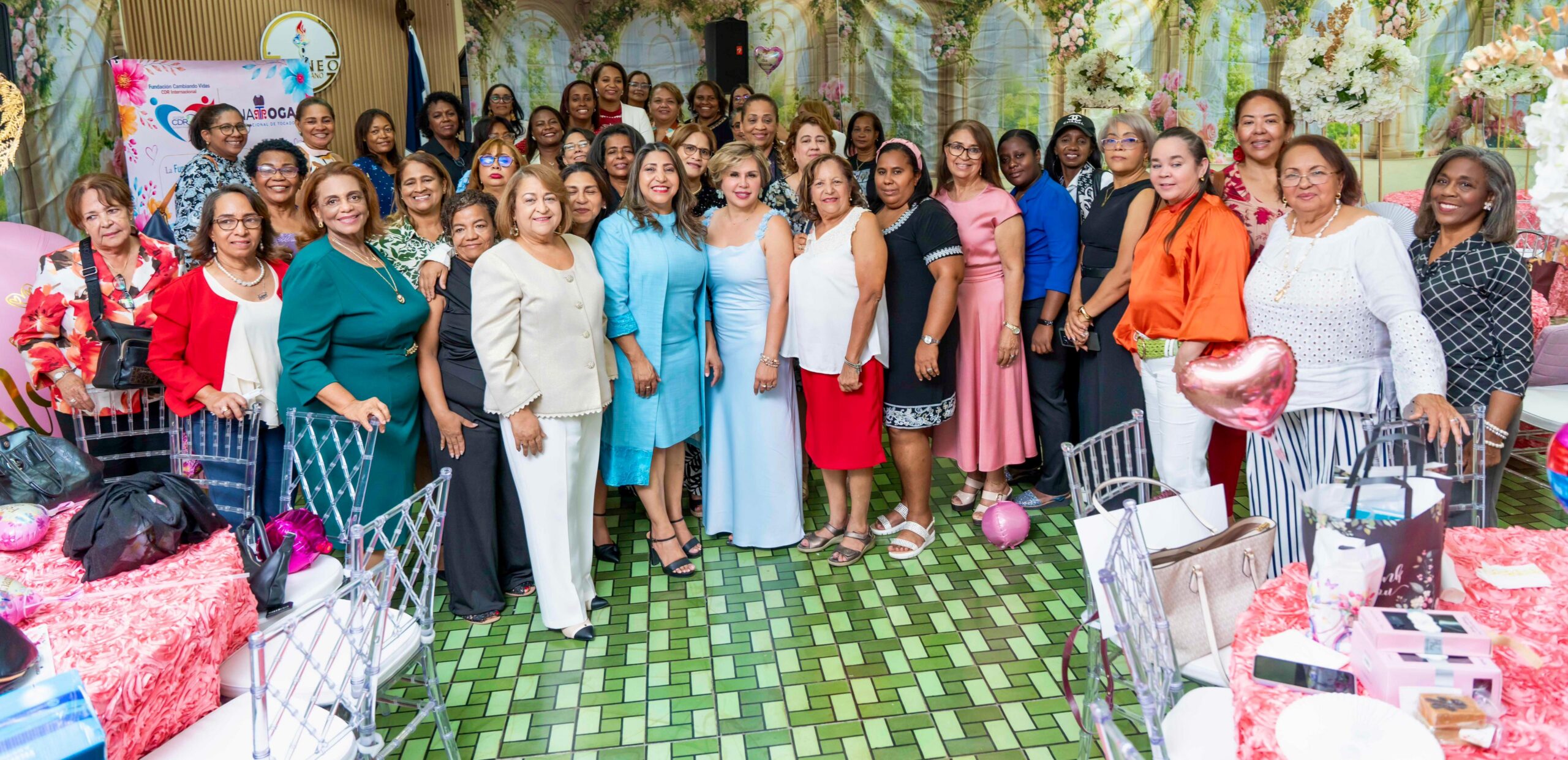 UNATOGA y Fundación Cambiando Vidas realizan emotivo reconocimiento a las madres dominicanas