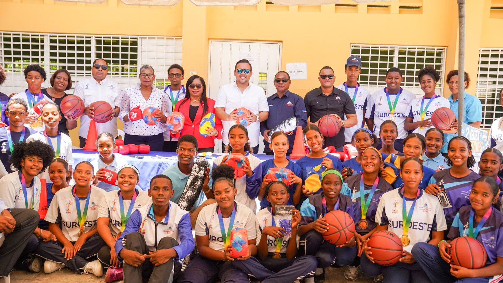 INEFI impulsa el deporte escolar en la frontera con la gran gira de utilería deportiva a 10 centros educativos en su segunda semana